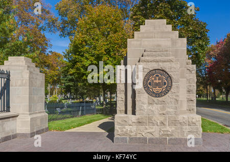 La cattedrale di Notre Dame, IN/USA - Ottobre 19, 2017: ingresso e logo sul campus dell Università di Notre Dame. Foto Stock