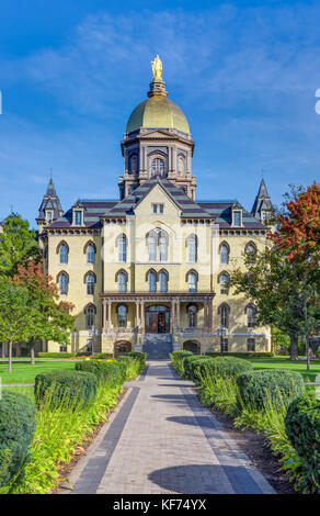 La cattedrale di Notre Dame, IN/USA - Ottobre 19, 2017: Amministrazione principale edificio conosciuto come 'cupola dorata' nel campus dell Università di Notre Dame. Foto Stock