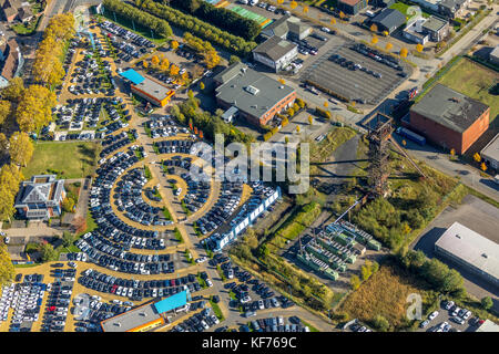 Ex Radbod, Potthoff, Audi, grande concessionario di automobili, nuovo parcheggio tra le vecchie torri di collisione, industriale Radbod, Bockum-Hoevel, Hamm, Ruhr, Nordrh Foto Stock