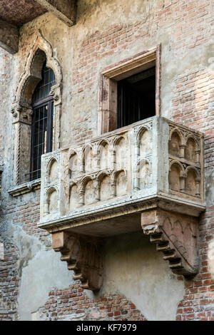 Casa di Giulietta con il famoso balcone, Verona, Veneto, Italia Foto Stock