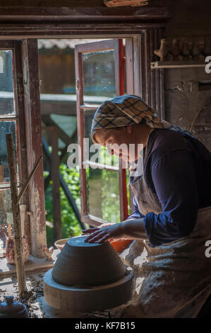 Dimostrazione di ceramica. Artigianato Luostarinmäki Museum Turku Finlandia Foto Stock