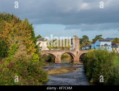 Il Monnow medievale Ponte sul Fiume Monnow, Monmouth, Monmouthshire, Foto Stock