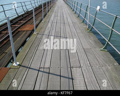 Un colpo di passeggiata sul molo di hythe, Hythe Regno Unito. Foto Stock