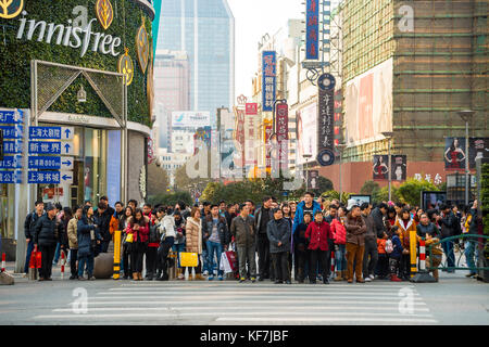 asia cina Shanghai perla del viaggio est torre televisiva museo di Shanghai Bund Pudong Bund Sightseeing Tunnel Foto Stock