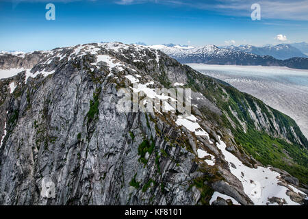 Stati Uniti d'America, Alaska juneau, ariel viste sullo splendido scenario dell'Alaska visto da elicottero, elicottero dogsled tour vola sopra il ghiacciaio taku per Foto Stock