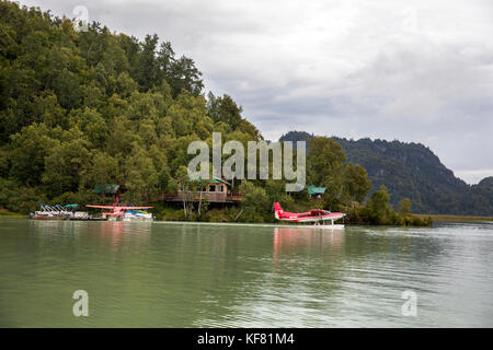 Stati Uniti d'America, Alaska, redoubt bay, grande fiume lago, arrivando sul piano di flottazione a redoubt bay lodge Foto Stock