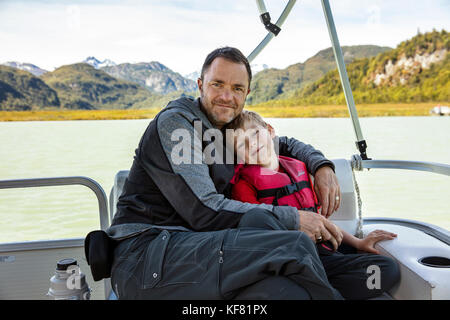 Stati Uniti d'America, Alaska, redoubt bay, grande fiume lago, sulla barca in direzione di wolverine cove Foto Stock