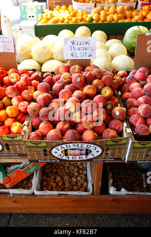 Stati Uniti d'America, la California di Oakland, prodotti freschi per la vendita al mercato yasai Foto Stock