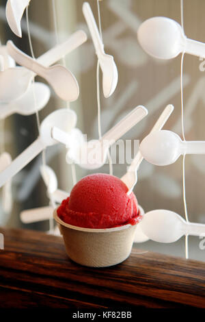 Stati Uniti d'America, la California di Oakland, uno dei tanti sapori di sorbetto offerto a urlare sorbetto Foto Stock