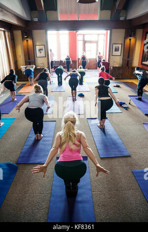 Stati Uniti d'America, colorado, Aspen, solarium yoga sulla parte superiore della gondola, aspen ski resort, AJAX Foto Stock