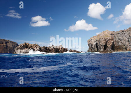 Isola di Pasqua, Cile, Isla de Pascua, Rapa Nui, a bordo della barca lasciando il Hanga Roa Harbour per lo snorkelling e freedriving vicino a Isla moti nui, Foto Stock