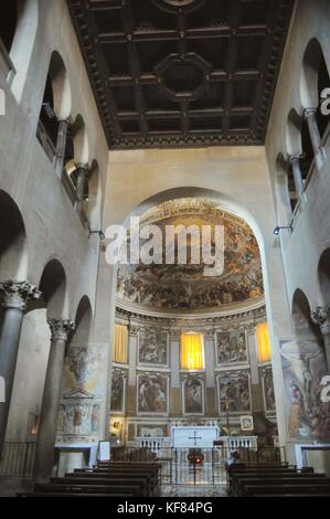 Vista interna della basilica dei Santi Quattro Coronati (quattro Santo incoronato onesin) rione Celio di roma, Italia © Credito fabio mazzarella/sintesi/stock alamy Foto Stock