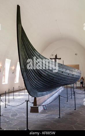 Oslo, Norvegia. Il Museo della Nave Vichinga (Vikingskipshuset på Bygdøy). La Gokstad longship fu costruito intorno al 890 D.C. Foto Stock