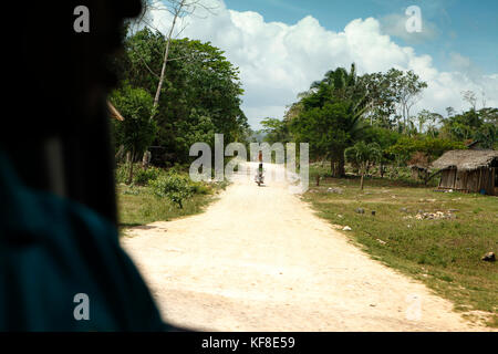 Belize, vignette dall'unità lungo la hummingbird highway da hopkins in Belize City Foto Stock