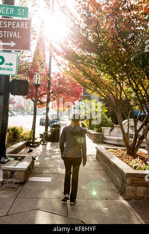 Stati Uniti d'America, oregon, Ashland, scene di strada nel centro cittadino di Ashland su east main street Foto Stock