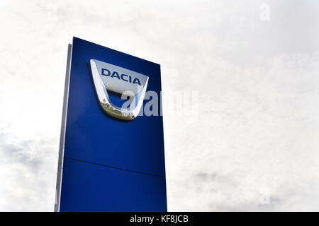 Praga, Repubblica Ceca - 25 ottobre: dacia logo aziendale sulla costruzione della concessionaria su ottobre 25, 2017 a Praga. Foto Stock