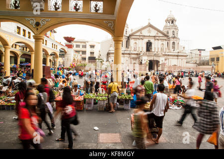 Filippine, Manila, qulapo distretto, a produrre per la vendita al mercato quina Foto Stock