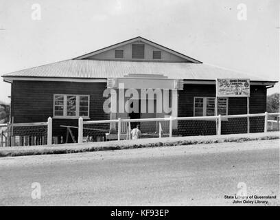 1 104224 vista frontale della School of Arts hall a Camp Hill, Brisbane, Queensland, 1940 Foto Stock