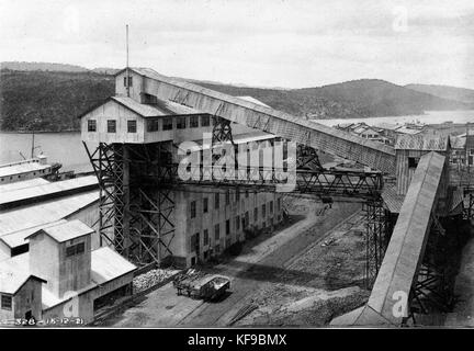 Zinco elettrolitico azienda lavora a Risdon sul fiume Derwent, dicembre 1921 (11661266494) Foto Stock