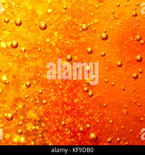 Una macro shot di bolle all'interno di una bottiglia di detergente. Foto Stock
