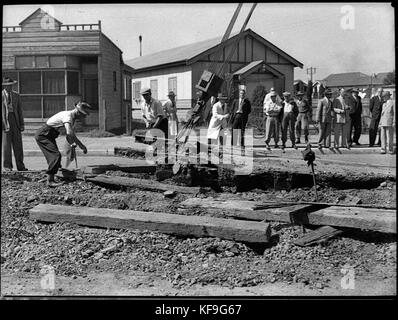 32176 grande gru per sollevare le linee di tram Foto Stock