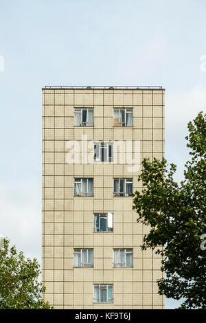 Il dopoguerra Hallfield modernista station wagon, Bayswater, Londra, progettato da Berthold Lubetkin (Tecton), Denys Lasdun e Lindsay Drake negli anni cinquanta. Foto Stock