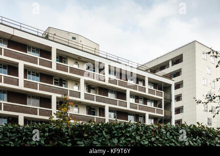 Il dopoguerra Hallfield modernista station wagon, Bayswater, Londra, progettato da Berthold Lubetkin (Tecton), Denys Lasdun e Lindsay Drake negli anni cinquanta. Foto Stock