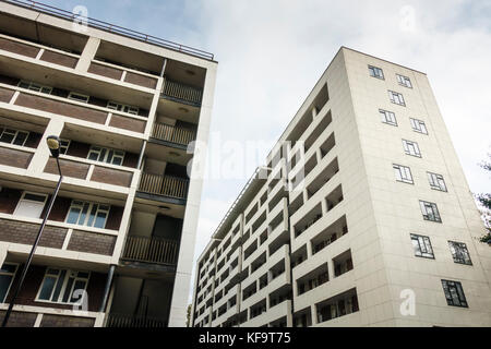 Il dopoguerra Hallfield modernista station wagon, Bayswater, Londra, progettato da Berthold Lubetkin (Tecton), Denys Lasdun e Lindsay Drake negli anni cinquanta. Foto Stock