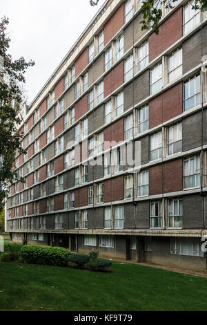 Il dopoguerra Hallfield modernista station wagon, Bayswater, Londra, progettato da Berthold Lubetkin (Tecton), Denys Lasdun e Lindsay Drake negli anni cinquanta. Foto Stock
