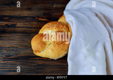 Challah o hala è un tradizionale dolce ebraico sabbath fresco il pane. Foto Stock