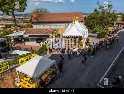 Ventole coda presso la VR46 merchandise e fan shop. Tavullia, Italia. Città natale di Valentino Rossi. Foto Stock