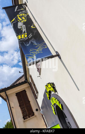 Ventole coda presso la VR46 merchandise e fan shop. Tavullia, Italia. Città natale di Valentino Rossi. Foto Stock