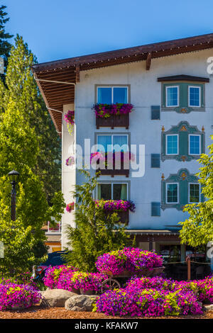 Leavenworth è un villaggio in stile bavarese nelle Cascade Mountains nel centro dello stato di Washington nella contea di Chelan, Washington, Stati Uniti Foto Stock