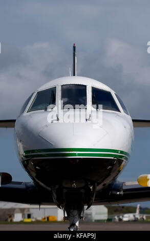 Naso di un Atlantic Airlines Fairchild SA-227AC Metro III / 3 parcheggiato Foto Stock