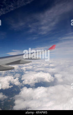 Airbus A330 del margine inferiore del parafango e aletta enroute LGW-MSP sul volo-numero NW43 Foto Stock