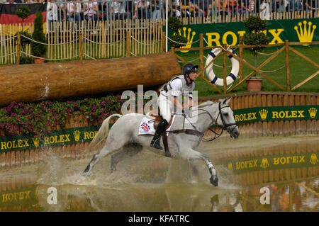 Oliver Townend (GBR) riding Flint Curtis - Giochi equestri mondiali, Aachen, - Agosto 26, 2006, Eventing Cross Country Foto Stock