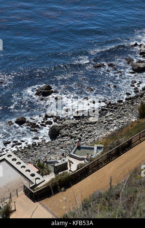Stati Uniti, California, Big Sur, esalen, caldi bagni termali e bath house a Esalen Institute resto sopra l'oceano pacifico Foto Stock