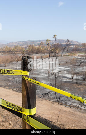 La masterizzazione di area a sinistra dal Canyon 2 Fire a Peters canyon parco regionale in arancione la California del Sud . Il parco rimane chiuso come di Ott 30 2017 Foto Stock