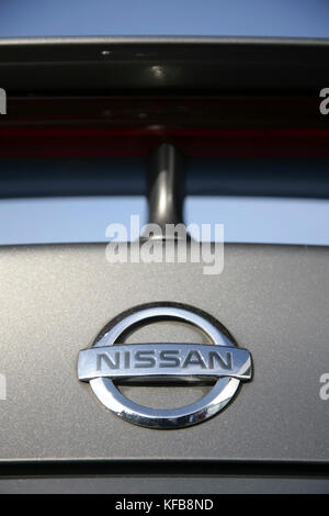 Parafango posteriore, il bagagliaio e badge di argento Nissan GT-R sportscar. Foto Stock