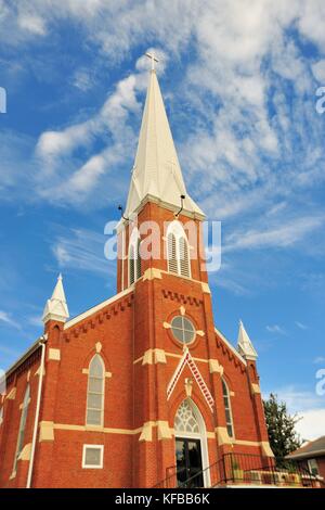 Una piccola città luogo di culto di San Michele Chiesa Cattolica nella comunità agricola di Norvegia, Iowa, USA. Foto Stock