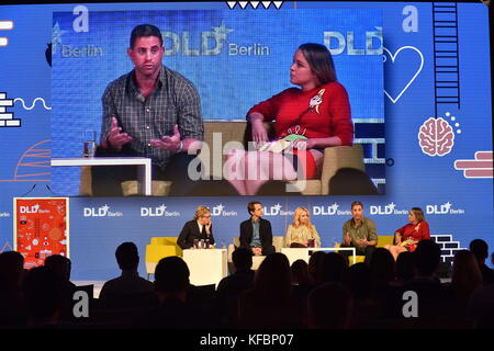 BERLINO/GERMANIA - OTTOBRE 26: (l-r) Inga Griese (ICON/Die Welt) modera una tavola rotonda con Frederic Court (Felix Capital), Delia Fischer (Westwing), Ben Fishman (m.. Gemi) e Marina Hoermanseder (Designer) durante la conferenza DLD (Digital Life Design) a Berlino, BOLLE Festsäle. Copyright: Picture Alliance per DLD/Kai-Uwe Wärner | utilizzo in tutto il mondo Foto Stock