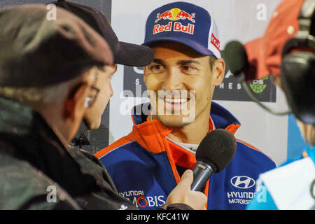 Deeside, UK. 26 ott 2017. #16 Dani Sordo (esp) della Hyundai motorsport parla ai media prima del rally gb round del 2017 FIA World Rally Championship. Credito: hugh peterswald/Pacific press/alamy live news Foto Stock