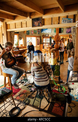 Stati Uniti d'America, Alaska, Coopers atterraggio, Kenai River, all'interno del ristorante Kingfisher Roadhouse Foto Stock