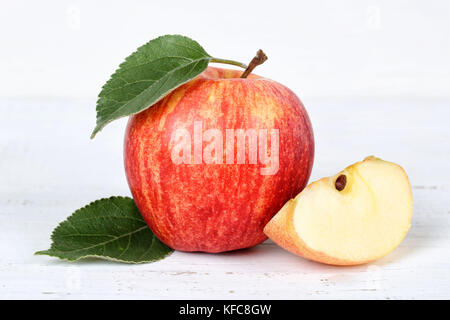 Apple frutta frutto rosso sul pannello di legno alimenti Foto Stock