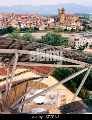 Spagna, Frank Gehry, Elciego, La Rioja, Marques de Riscal, vigneto e strutture residenziali Foto Stock