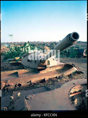 ERITREA, ERITREA, Asmara, vecchi carri armati accatastati nel cimitero dei carri armati Foto Stock