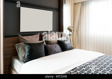 Interno della camera da letto di lusso in casa o hotel con lampada interna concetto camera da letto. Foto Stock