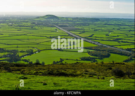 Crook peak guardando verso il brent knoll, vicino a Weston-super-mare, somerset Foto Stock