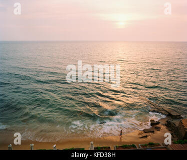 SRI LANKA Asia, Colombo, in vista di un oceano Indiano da Galle Face Hotel di Colombo. Foto Stock