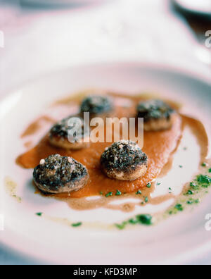 ARGENTINA, close-up di Funghi ripieni nella piastra presso l'Hotel Correntoso. Foto Stock